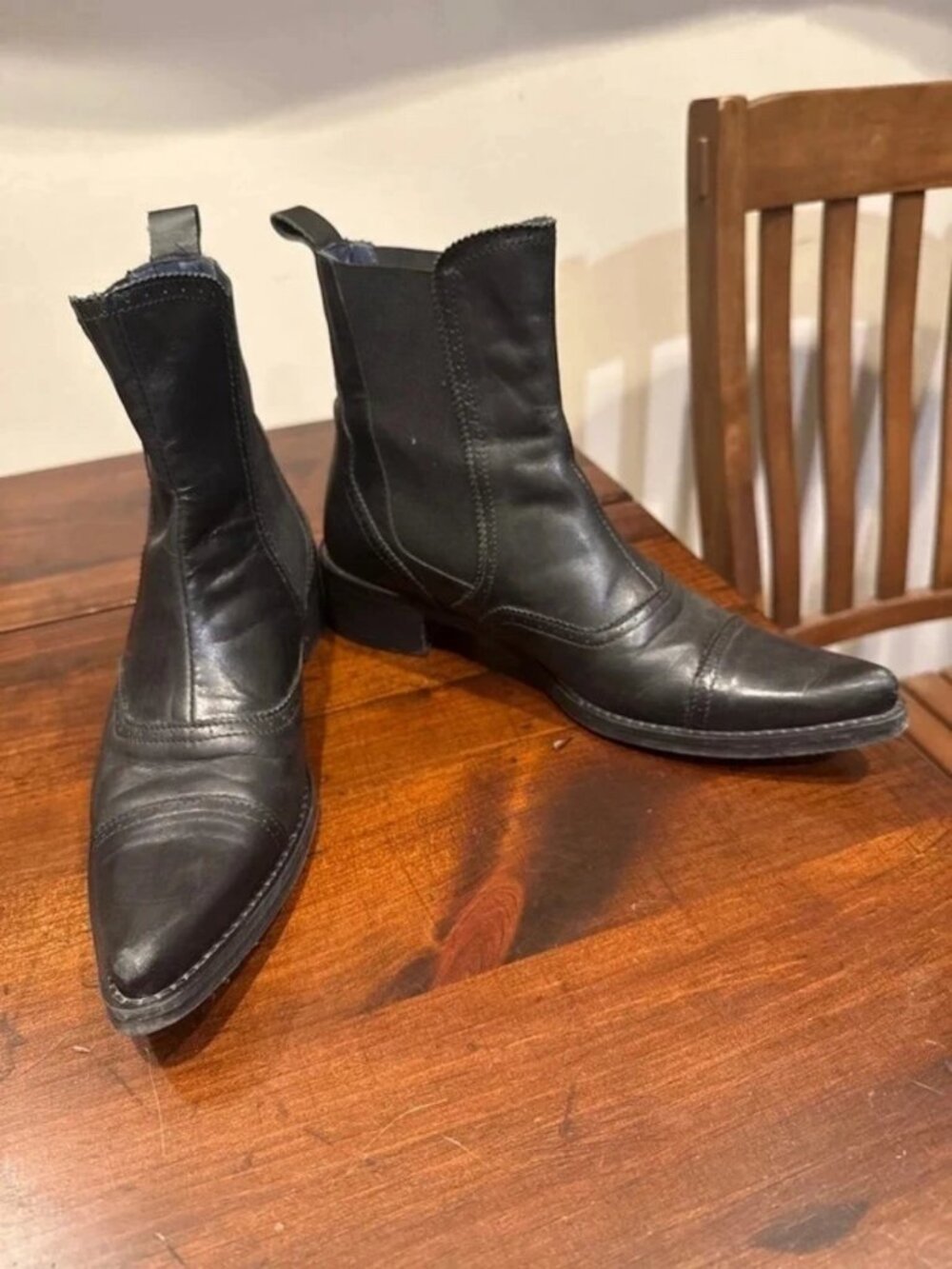 Women’s black leather Chelsea boots size 7